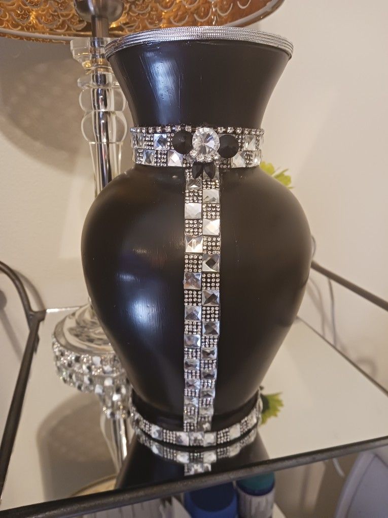 BLACK N DIAMOND VASE
