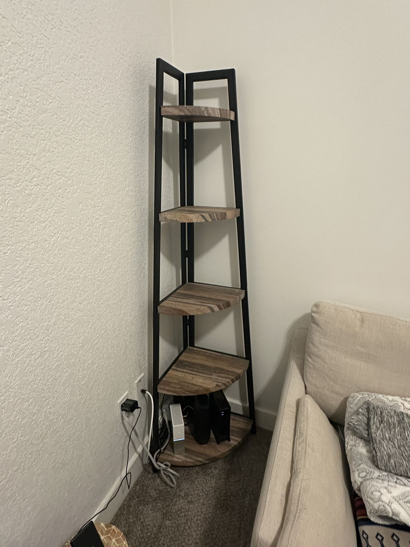 Corner shelf