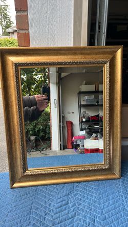 This classic vintage wall mirror