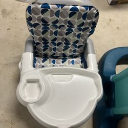 Baby walking in eating chair