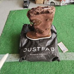 Women Snow Boots Size 8.5 New $20