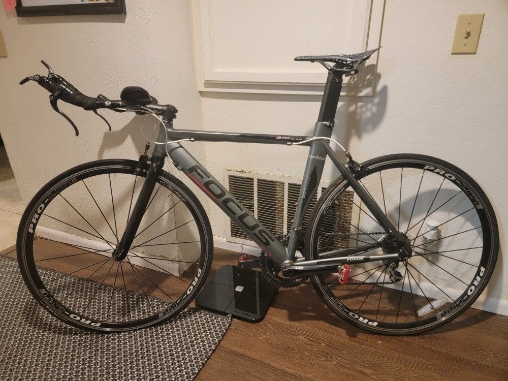 Focus Variado Tria 105 triathlon bike
