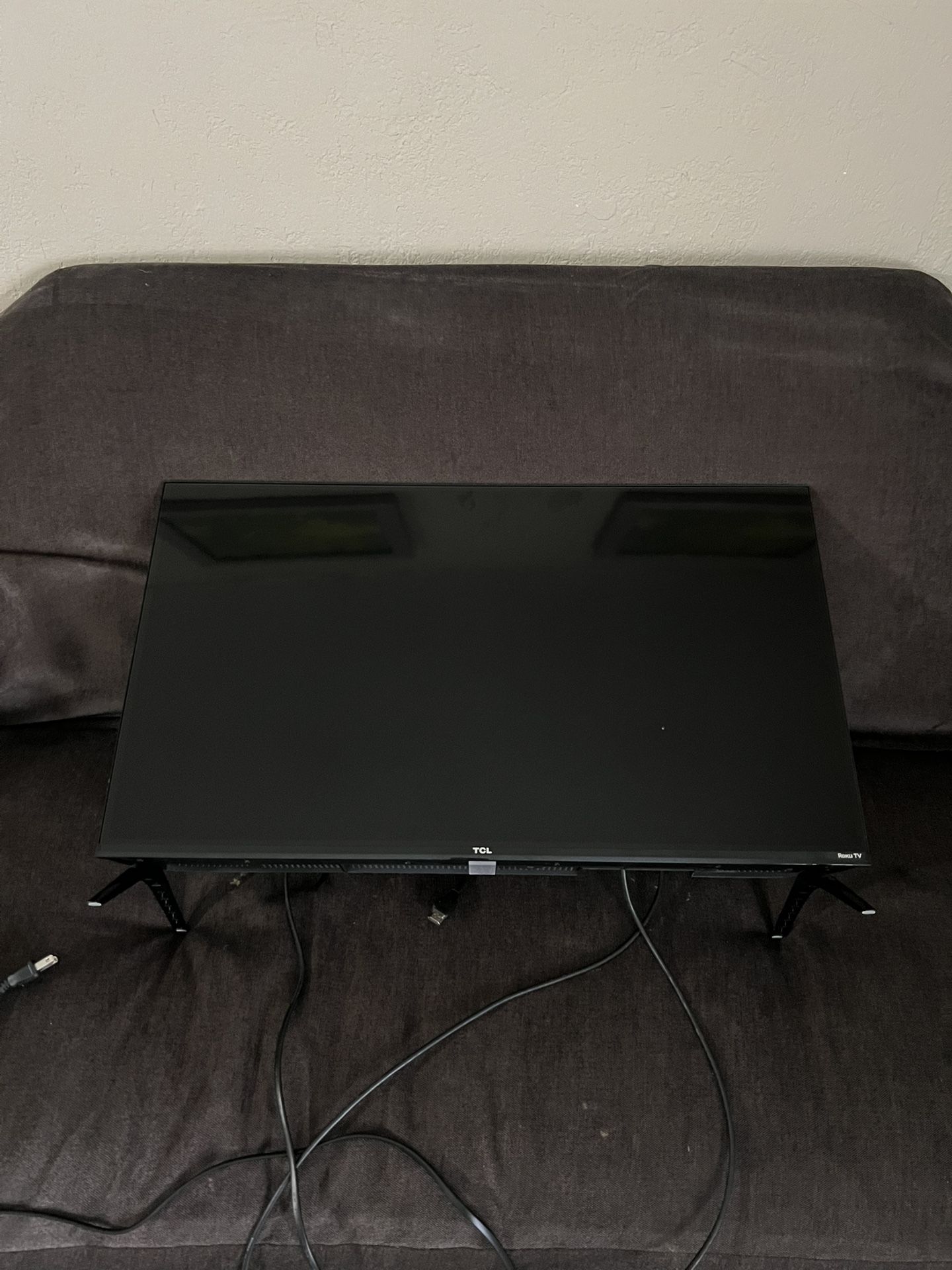 TCL 32” Roku Smart Tv Brand New
