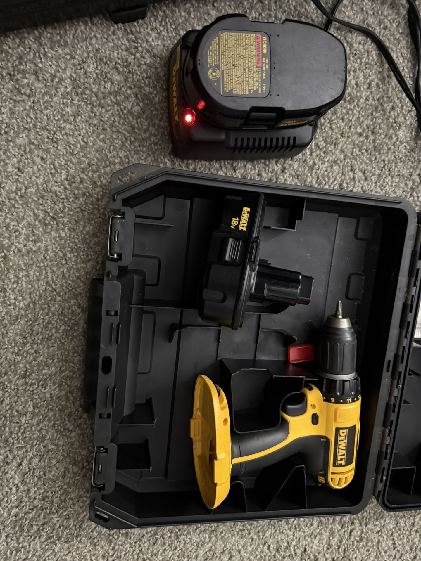 Dewalt cordless 18-volt Drill, With Case And Charger