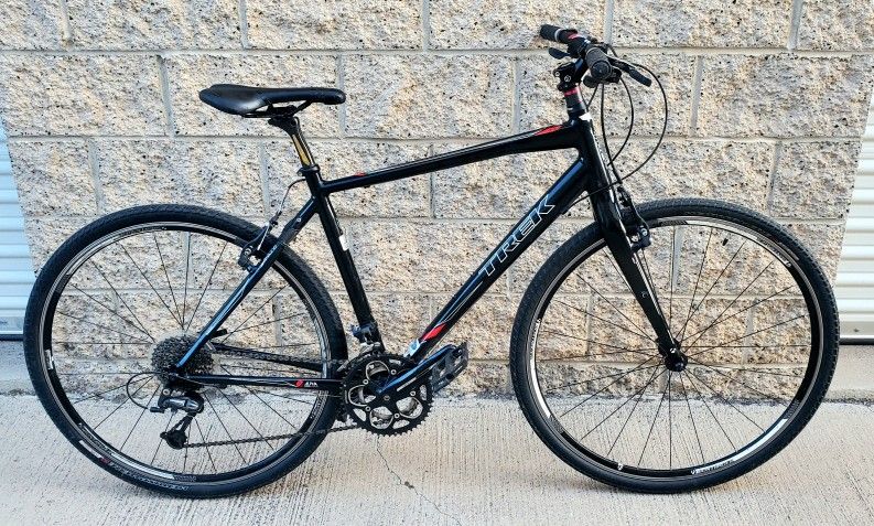 Trek Hybrid Gravel Road Bike w Carbon Front Fork - Like New
-
Beautiful bike!