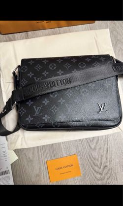 L. V crossbody bag