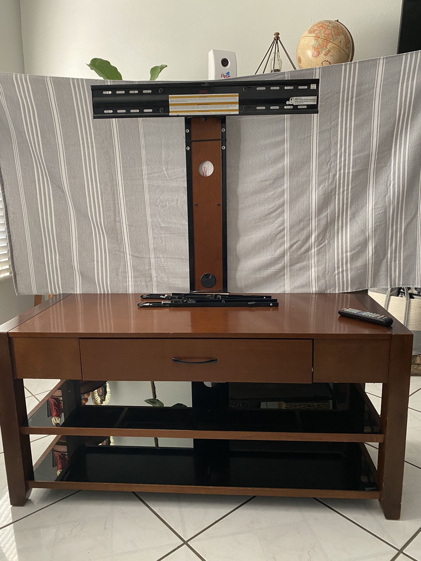 TV entertainment center with mount