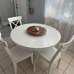 Round Table And Chairs