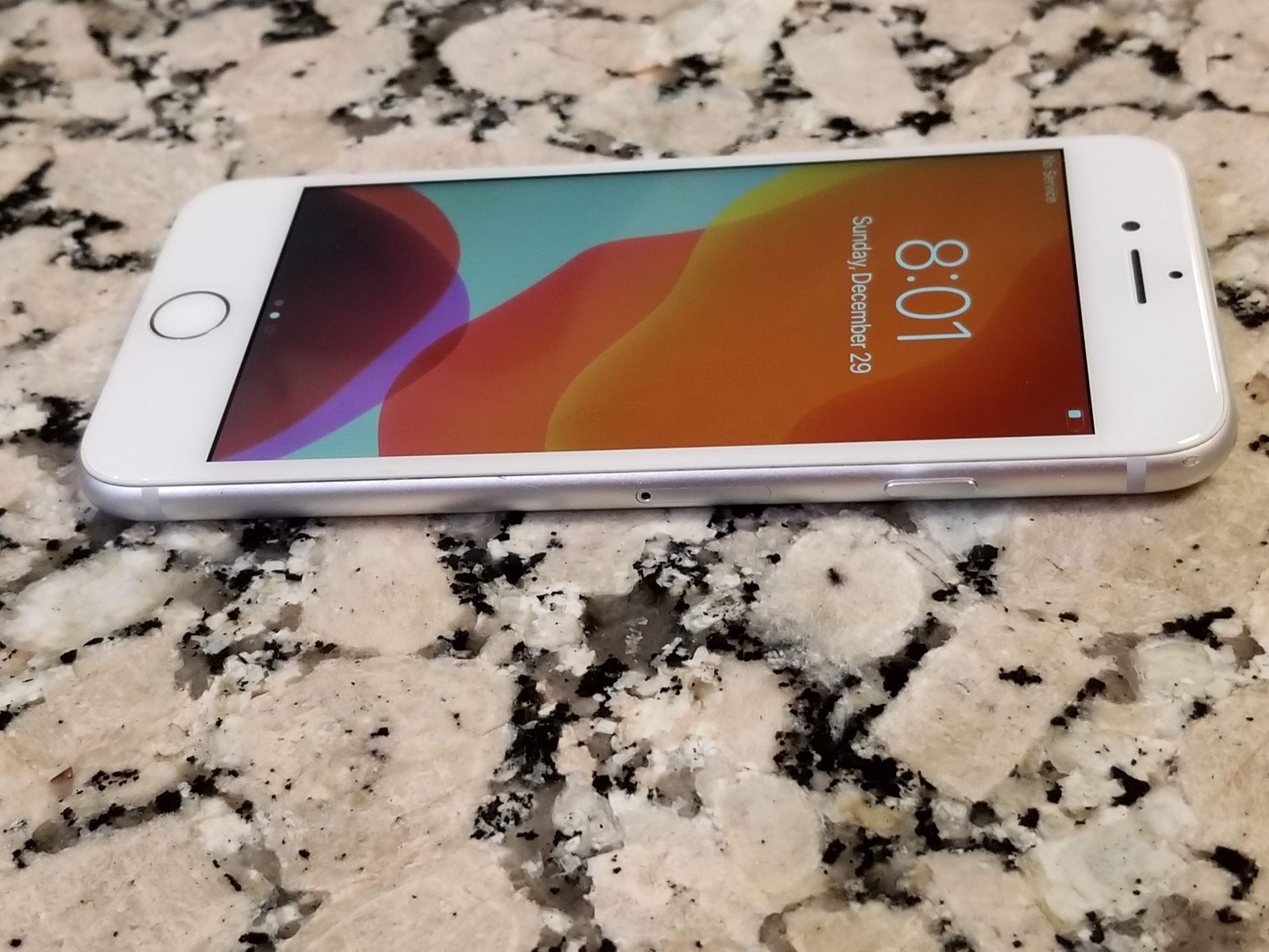 64GB Cricket and AT&T IPHONE 8. PERFECT CONDITION DELIVERY AVAILABLE. PUEDO LLEVAR A DOMICILIO. $250