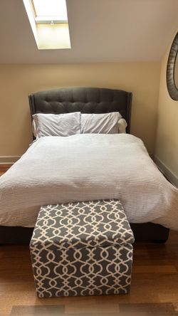 Queen size bed with mattress and box spring