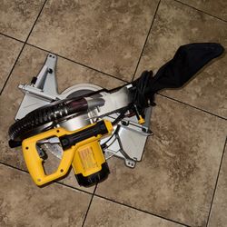 DEWALT 15 Amp Corded 10 in. Compound Single Bevel Miter Saw