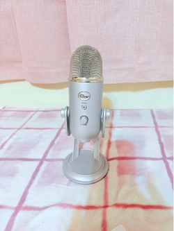 BLUE YETI MICROPHONE (silver)