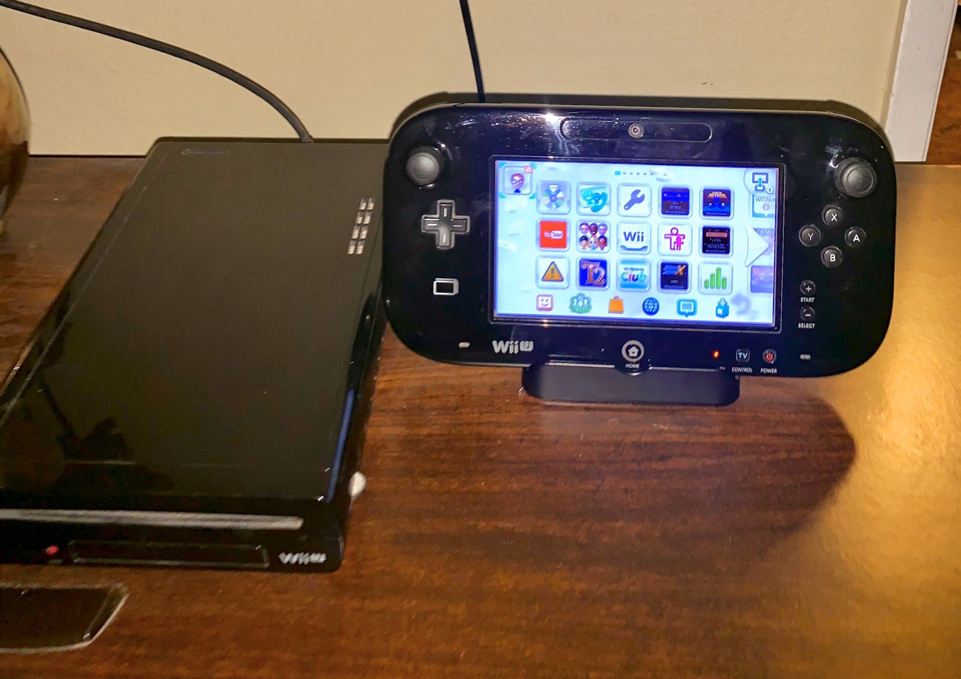 WiiU w/ 11 Games 3 Controllers & nunchucks