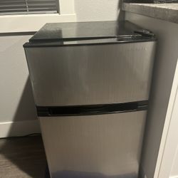 Insignia Mini Fridge 