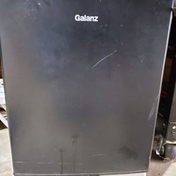 Galanz Mini Fridge 