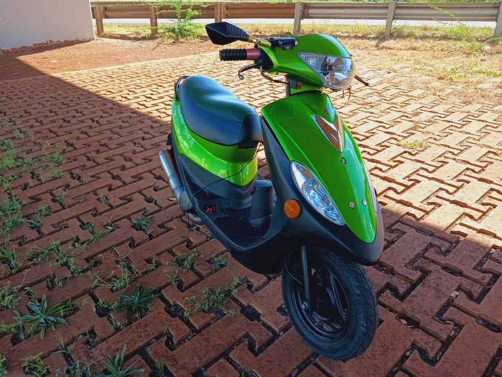 Sym Moped