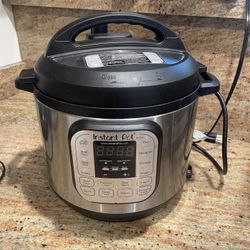 Instant Pot Crock Pot for Sale in Los Angeles, CA - OfferUp