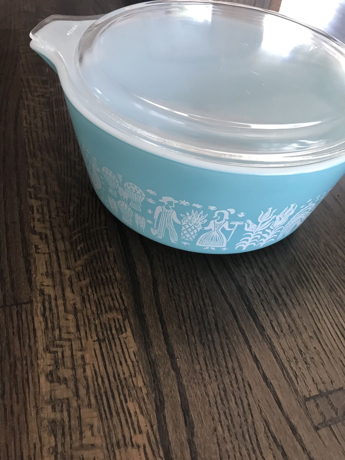 Pyrex Amish large turquoise casserole dish with clear glass lid