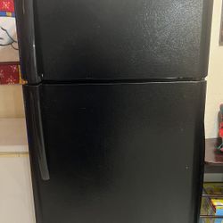 Refrigerator black 18 CF 