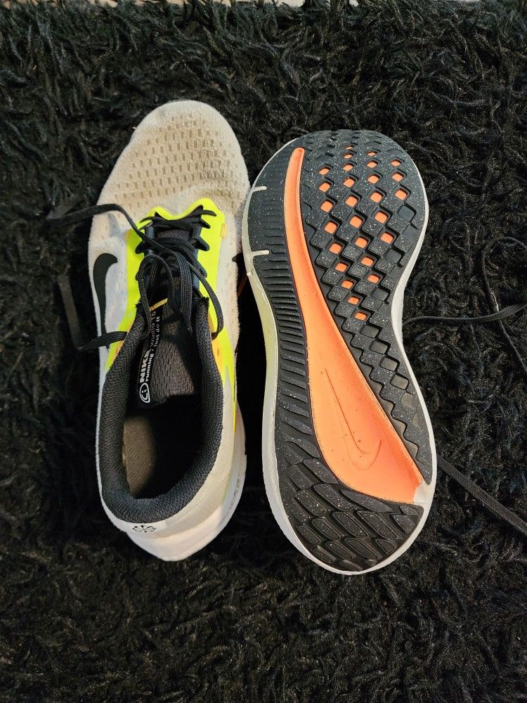 10.5 Men's Nike Shoes