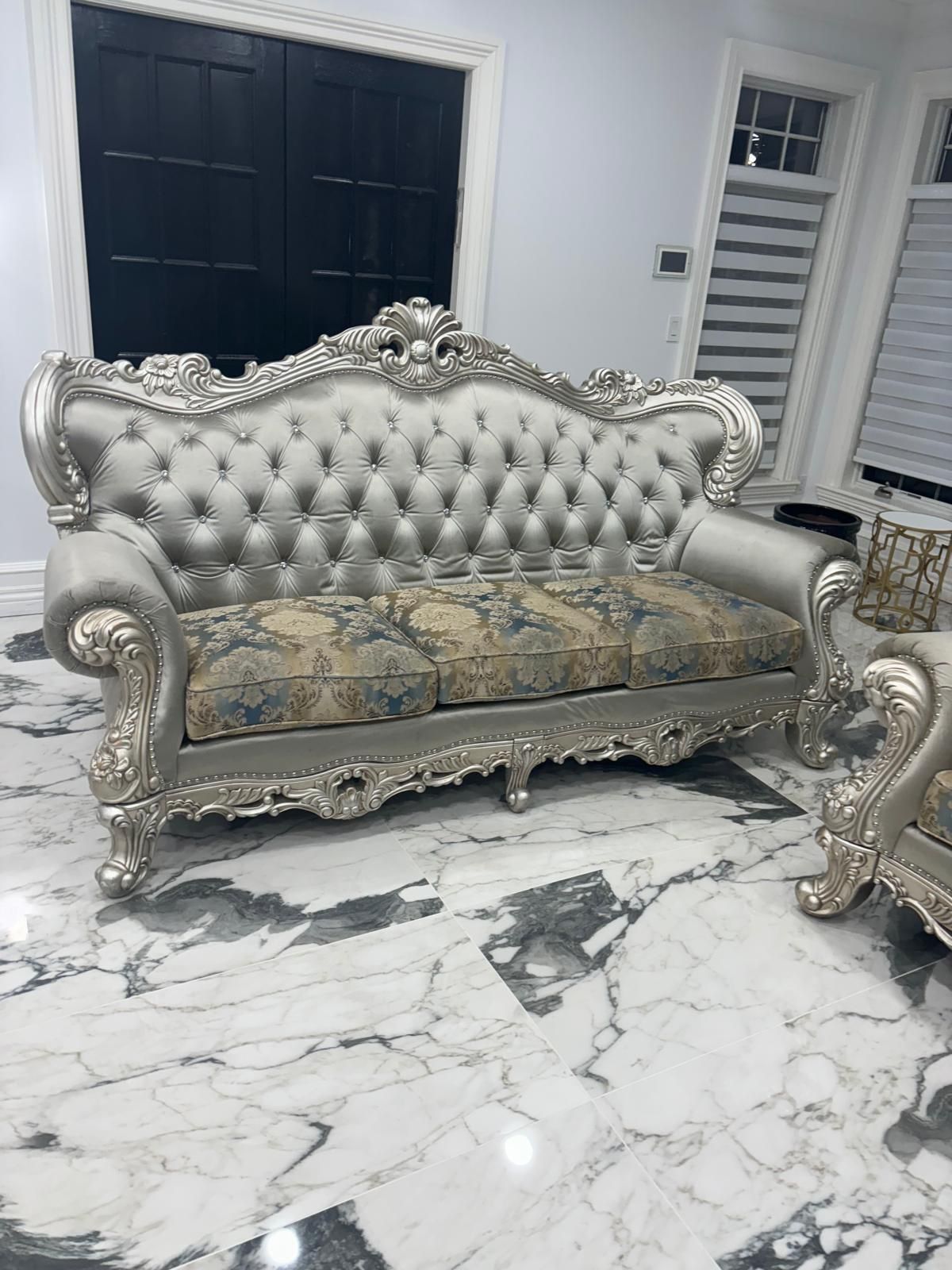 Sofa With Pillow