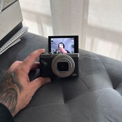 Power Shot G7X Mark III