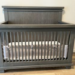 SOHO Baby Crib and Dresser With Changing Table 