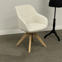 Modern Swivel Accent Chair with Boucle Fabric and Oak Legs