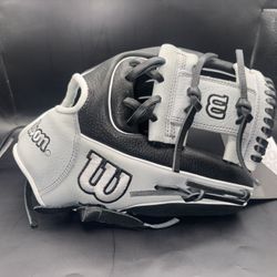 NEW w/tags 11.5” Wilson A700 RHT