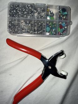 NEW Buttons And Pliers To Assemble To Fabric Button Punch