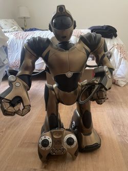 Vintage Robosapien v2 Robot With Control Works 