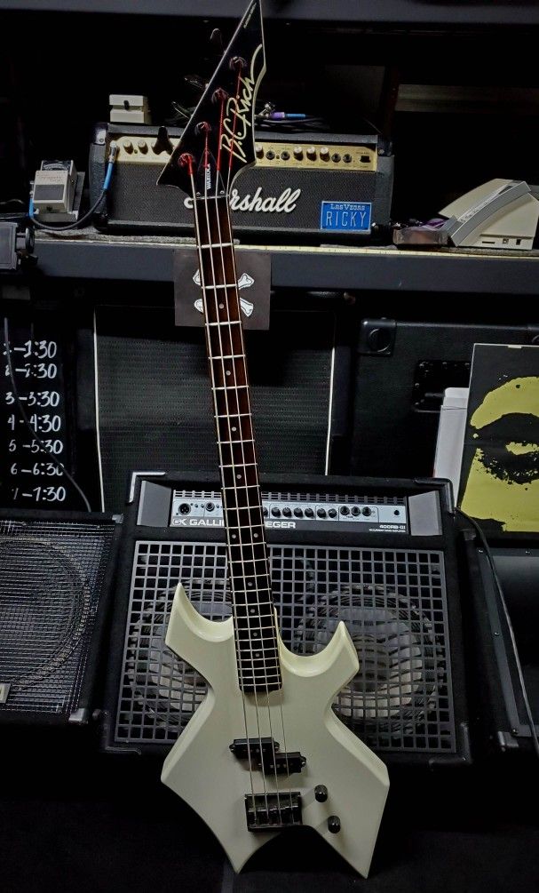 BC Rich Platinum WARLOCK bass