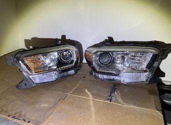 Toyota Tacoma Sport 2022 OEM Headlights with LED drl