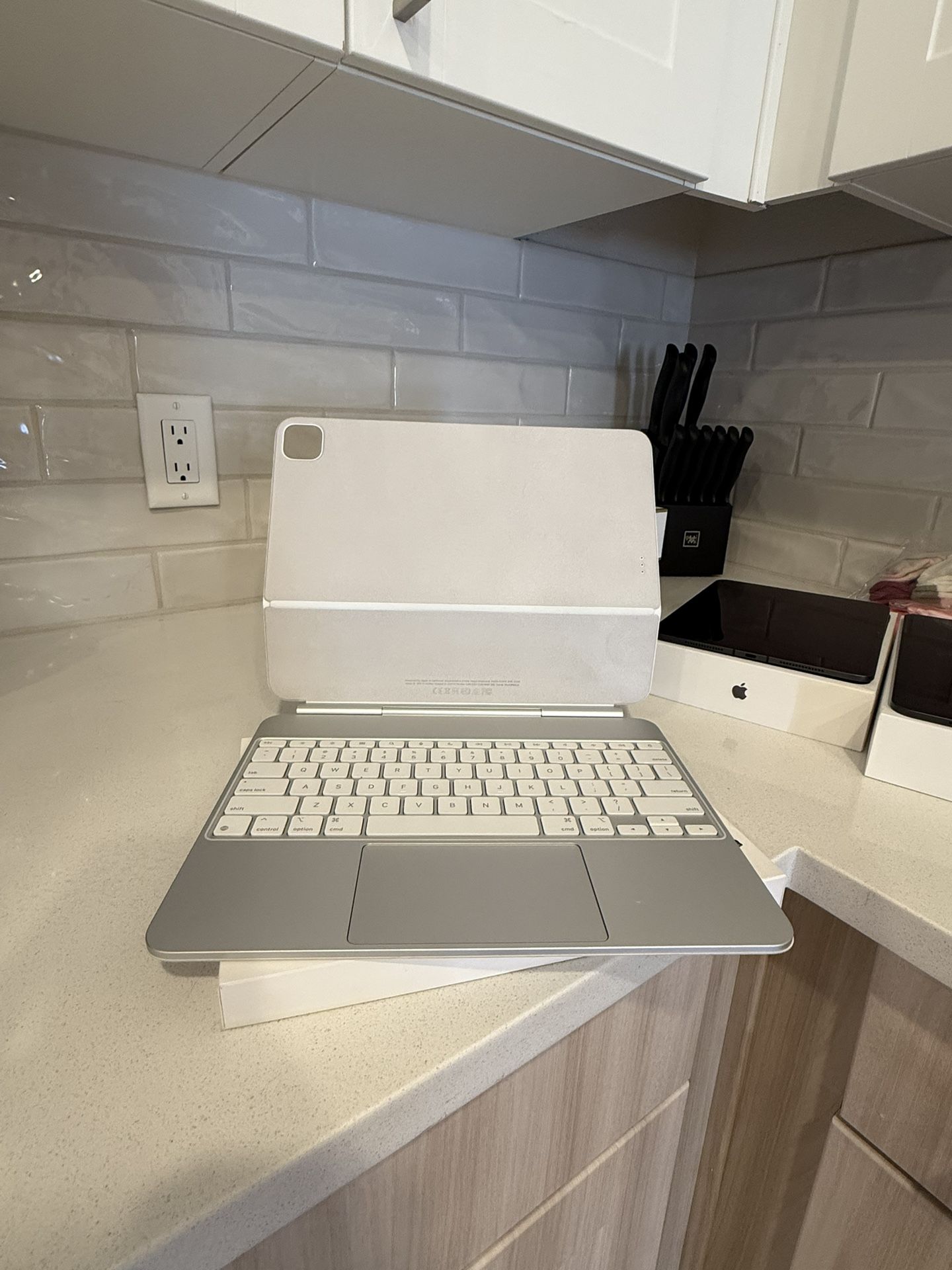 Apple Magic Keyboard 13 Inch 