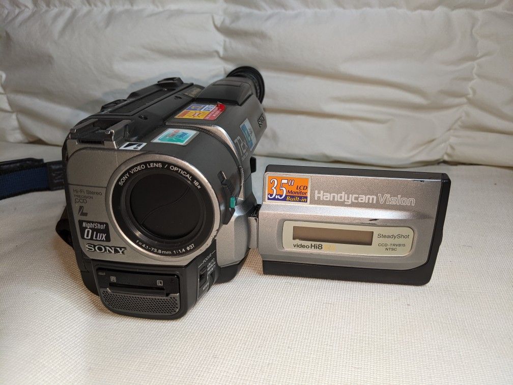 Sony Handycam CCD-TRV815 Hi-8 8mm Analog Camcorder with Case and Accessories TESTED WORKS