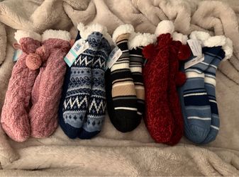 New with tags (NWT) lMuk Luks/Cuddl Duds Sherpa-lined ,Non-slip grippers ,Ultra-soft plush socks
