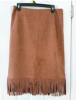 Skirt with fringe