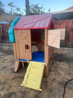 Playhouse treehouse