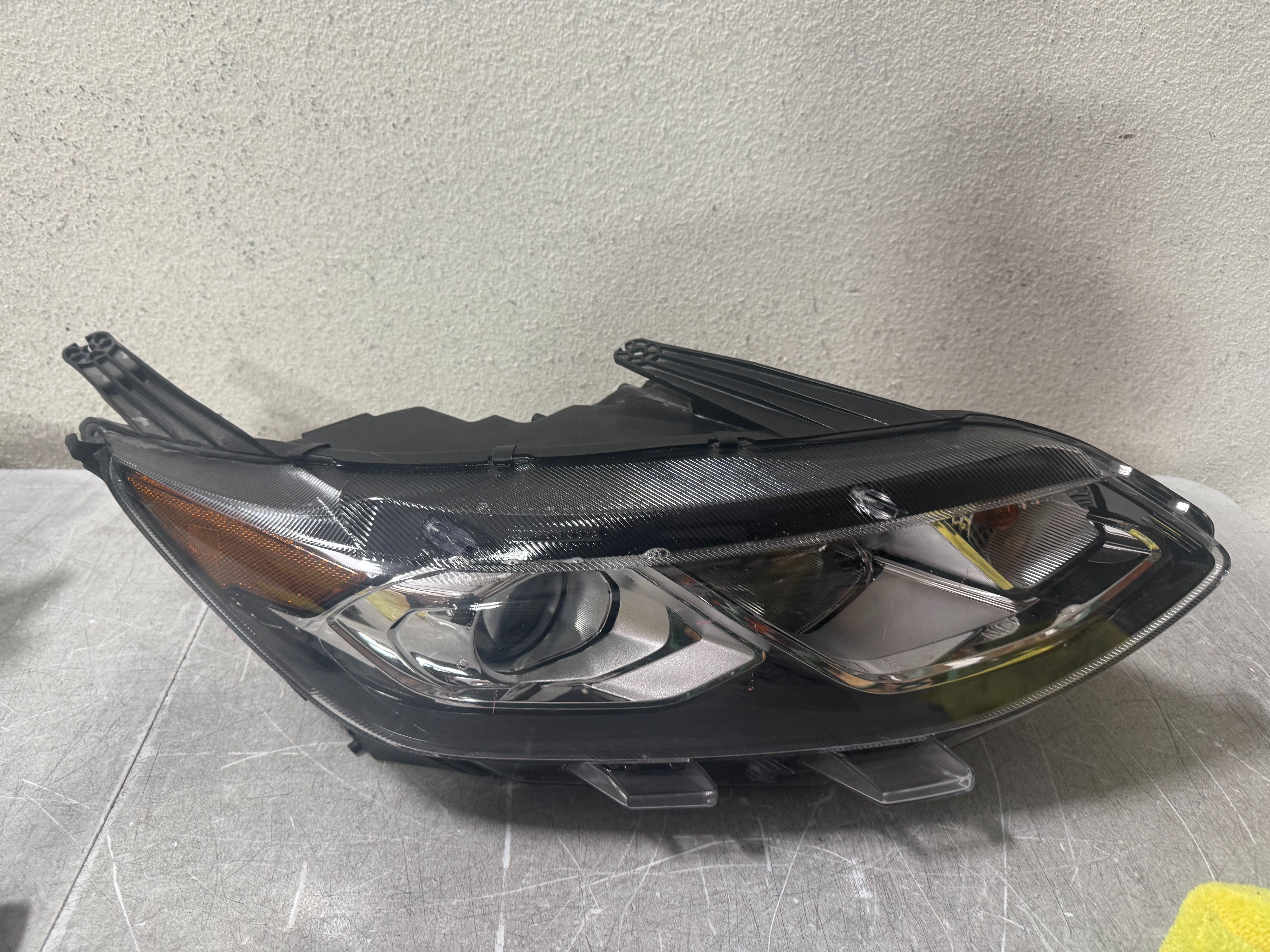 CHEVY VOLT RIGHT HEADLIGHT 2017
