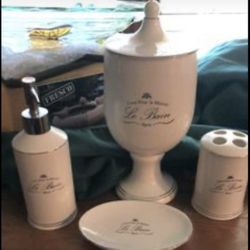 Restoration Hardware “Le Bain Paris” Bathroom Set (4 piece)