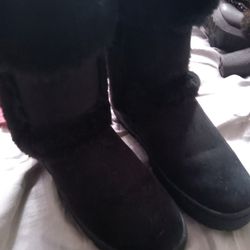 Boots With Fur Used Size 9 