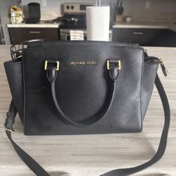 This is a Michael Kors Selma Saffiano leather medium satchel in black. 