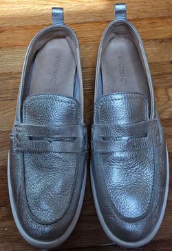 Vionic Uptown Penny Loafers Flats Shoes Womens Size 10 Silver Leather Orthotic