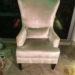 WINGBACK CHAIR