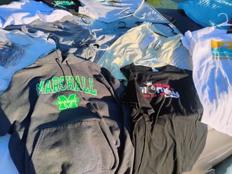 25 Shirts/ Hoodies XL