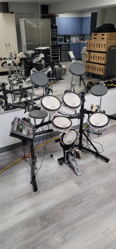 Roland TD 8 Vdrum Electronic Drum Set.