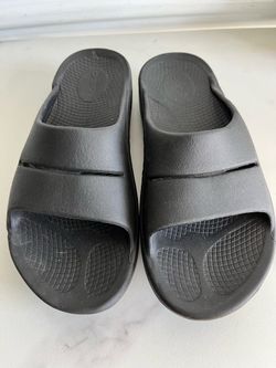 Slide sandals oofos men’s 6 women’s size 8