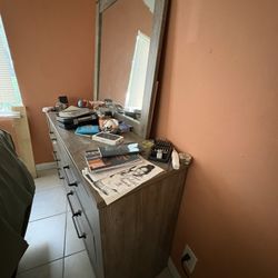 Dresser With Vanity Mirror