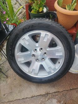 Llanta  para silverado  GMC  DE 6 HOLLOS  ES SOLO UNA  $150 O MEJOR OFERTA  GRACIAS