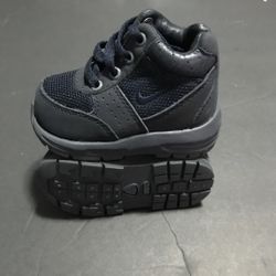 Nike toddler boots